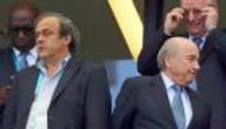 لجنة القيم بالفيفا تسعى لإيقاف أطول لبلاتر وبلاتيني