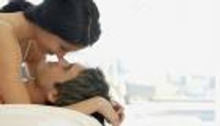 فيديو.. 6 تمرينات لتحسين صحتك الجنسية في غرفة النوم