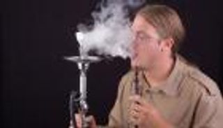 542 بحثًا علميًّا: جلسة تدخين واحدة للشيشة تعادل ضرر 125 سيجارة