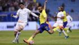 الشباب يُلحق الهزيمة الأولى بـ