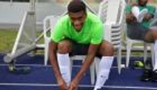 النيجيري أيوبي يحطم آمال إنجلترا