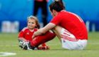 اليويفا يطالب بمنع دخول أسر اللاعبين للملعب بعد المباراة