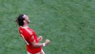 صحيفة إنجليزية تكشف مفاجأة في قصة شعر جاريث بيل