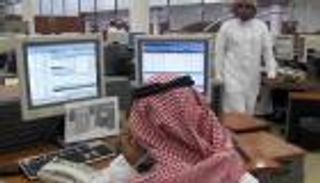 أسهم البتروكيماويات تنعش البورصة السعودية صباحا