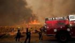 إغلاق المدارس بعد اتساع حرائق كاليفورنيا