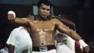 حزام البطولة ورسالة اعتناقه الإسلام.. مقتنيات كلاي للبيع