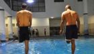 بساق واحدة.. بحار إيطالي يسعى لرقم قياسي عالمي