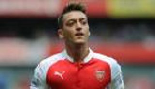 بالفيديو.. أوزيل يخفف معاناة اللاجئين السوريين في الأردن