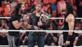 نزال ثلاثي بين أمبروز ورينز ورولينز على بطولة الوزن الثقيل