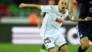 الإصابة تمنع بلعميري من المشاركة في افتتاح الدوري الجزائري