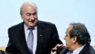 بلاتيني يحترق بنيران الفيفا وبلاتر