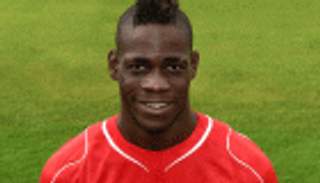 بالوتيلي يحلم بالفوز بالكرة الذهبية