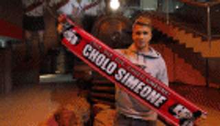 ابن سيميوني يفضل تقليد شقيقه عن والده