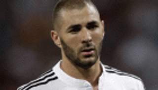 بنزيمة يرد على شائعات اليونايتد