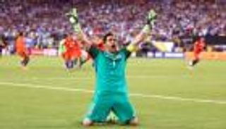 حارس تشيلي: الكسالي والحمقى لا ينتمون إلى بلادي