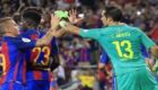بالفيديو.. برافو يودع برشلونة بالتصدى لركلة جزاء أمام إشبيلية