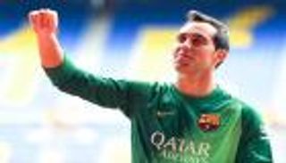 برافو يودع زملاء برشلونة قبل الرحيل للسيتي