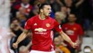 إبراهيموفيتش يتصدر هدافي البريميرليج مبكرًا