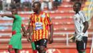 جماهير الترجي تتعاطف مع بولبوا بعد إخفائه وفاة والدته