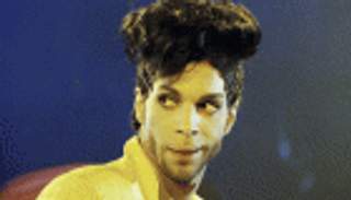 السلطات الأمريكية تأمر بتشريح جثة نجم الغناء "برينس"