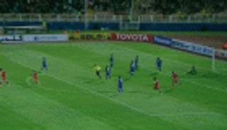 جماهير تراكتور تكلف حارس النصر الإماراتي بطاقة صفراء