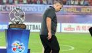 3 أسباب تمنع مدرب الأهلي الإماراتي من الرحيل