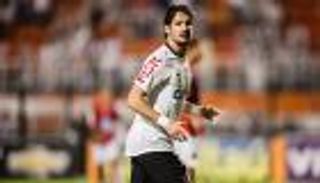 فياريال يقترب من ضم باتو