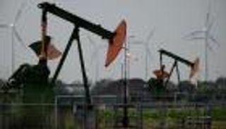  وزراء النفط يلتقون أمير قطر بعد تأجيل محادثات تثبيت الإنتاج