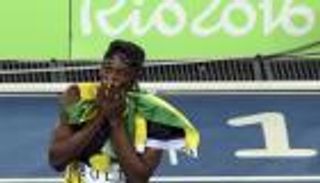 إشادة ببولت من منافسيه بعد ثلاثية الختام الأوليمبي