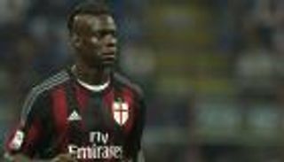 بالوتيلي يتمنى الهزيمة للمان يونايتد أمام ليفربول