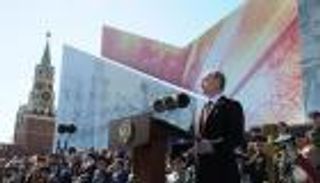 بالفيديو.. امرأة تفاجئ وزير دفاع روسيا بطلب 