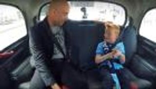 بالفيديو.. أصغر مشجع للسيتي يطالب جوارديولا بضم ميسي