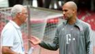 بيكنباور يلمّح لإمكانية انتقال جوارديولا إلى مانشستر يونايتد