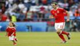 اليويفا يعتزم منع الاحتفالات العائلية في الملاعب