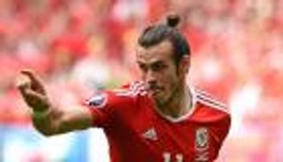 الهداف التاريخي لويلز يتوقع تحطم رقمه على صخرة بيل