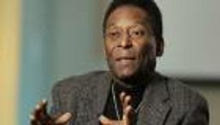 بيليه يبيع بعض متعلقاته التذكارية من أجل الخير