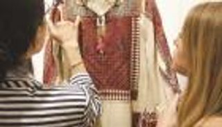 "الزي الفلسطيني".. أيقونة للذاكرة في معرض ببيروت