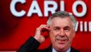 أنشيلوتي يمتدح هونيس مع اقتراب عودته لرئاسة البايرن