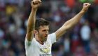 كاريك يمدد عقده مع مانشستر يونايتد