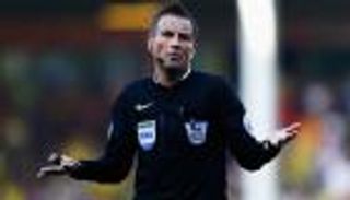 حكم نهائي دوري الأبطال يدير قمة إيطاليا وبلجيكا