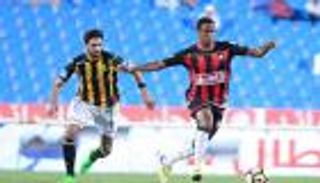 الاتحاد يقسو على الرائد في انطلاقة الدوري السعودي