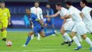 بالفيديو .. نجوم الكويت يُحرجون فريق "بيكهام وفيجو" برباعية