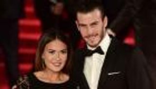 مدرب ويلز يحرم لاعبيه من زوجاتهم