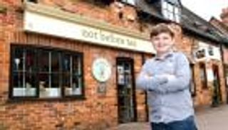 طفل يجني 1000 جنيه إسترليني من بيع الحلويات