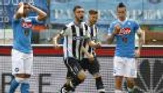 بالفيديو: أودينيزي يقلص آمال نابولي في الكالتشيو