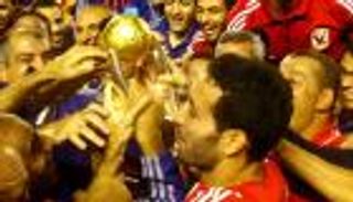 جماهير الأهلي تحتفي بالذكرى التاسعة لهدف "أبوتريكة" التاريخي في الصفاقسي (فيديو)