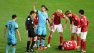 فيديو.. ألفيس يتسبب في إصابة مروّعة للاعب غوانغزو