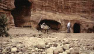 انخفاض إيرادات الأردن من السياحة في 5 أشهر.. كم بلغت؟