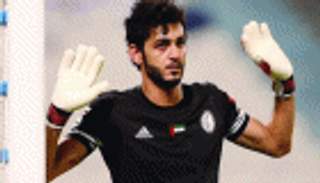 نقل حارس الوحدة الإماراتي للمستشفى بعد إصابته أمام الشارقة