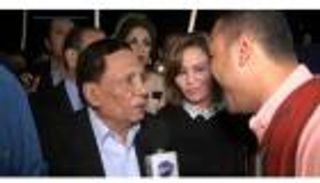 فيديو.. عادل إمام يحرج مراسل فضائية مصرية على الهواء